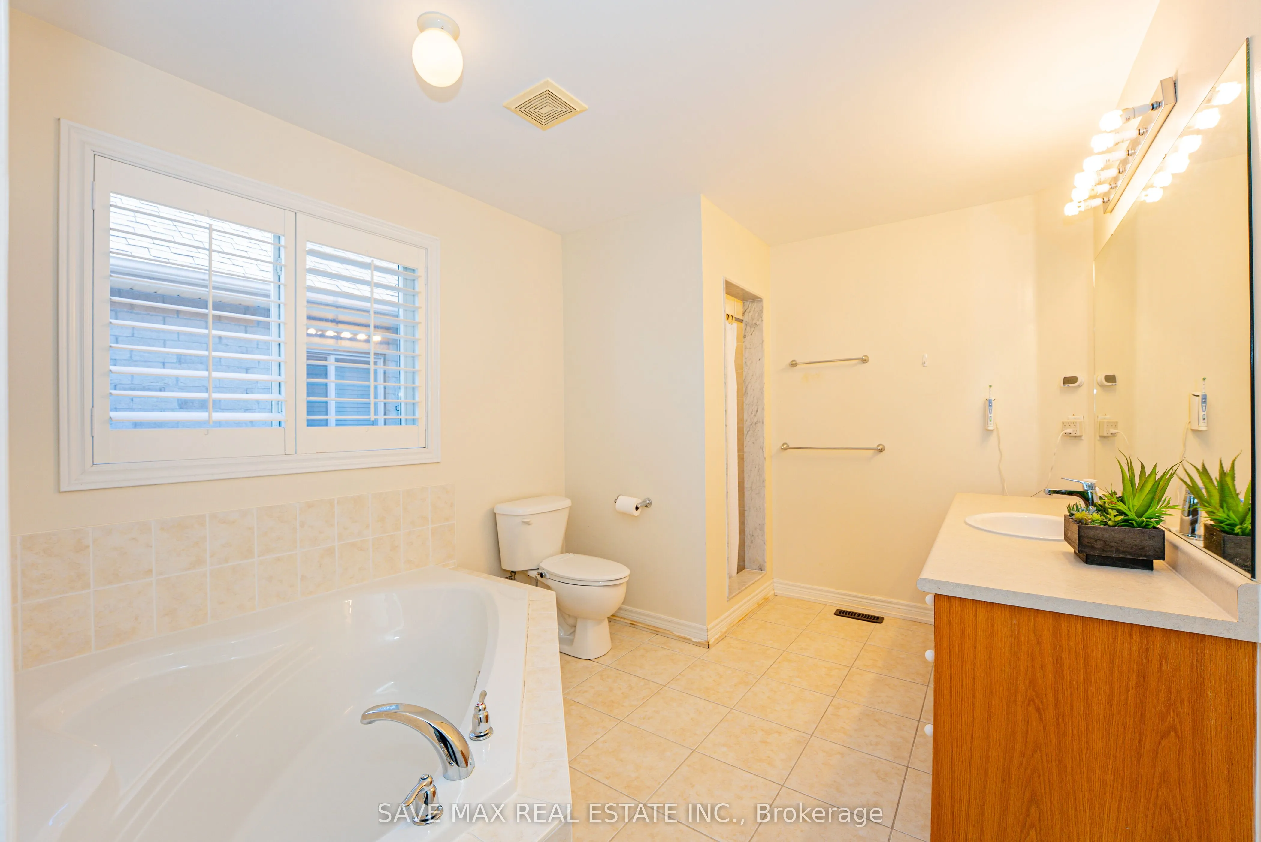 84 Rocky Point Crescent