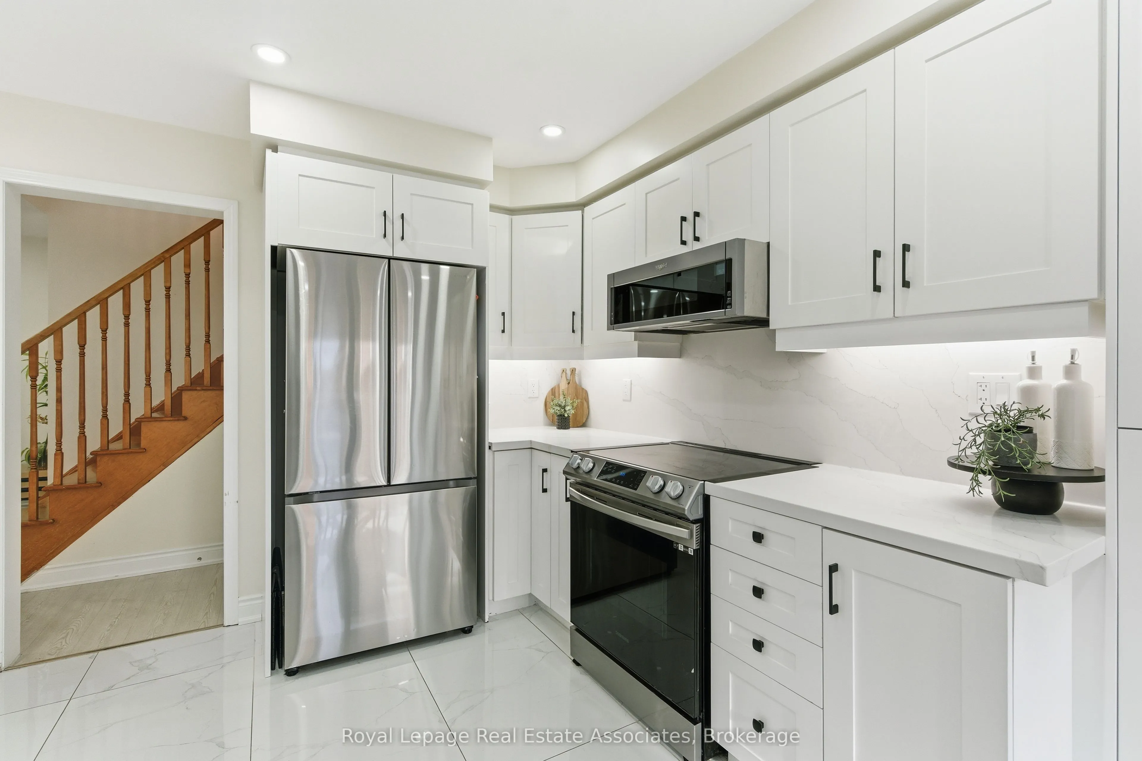 435 Pozbou Crescent