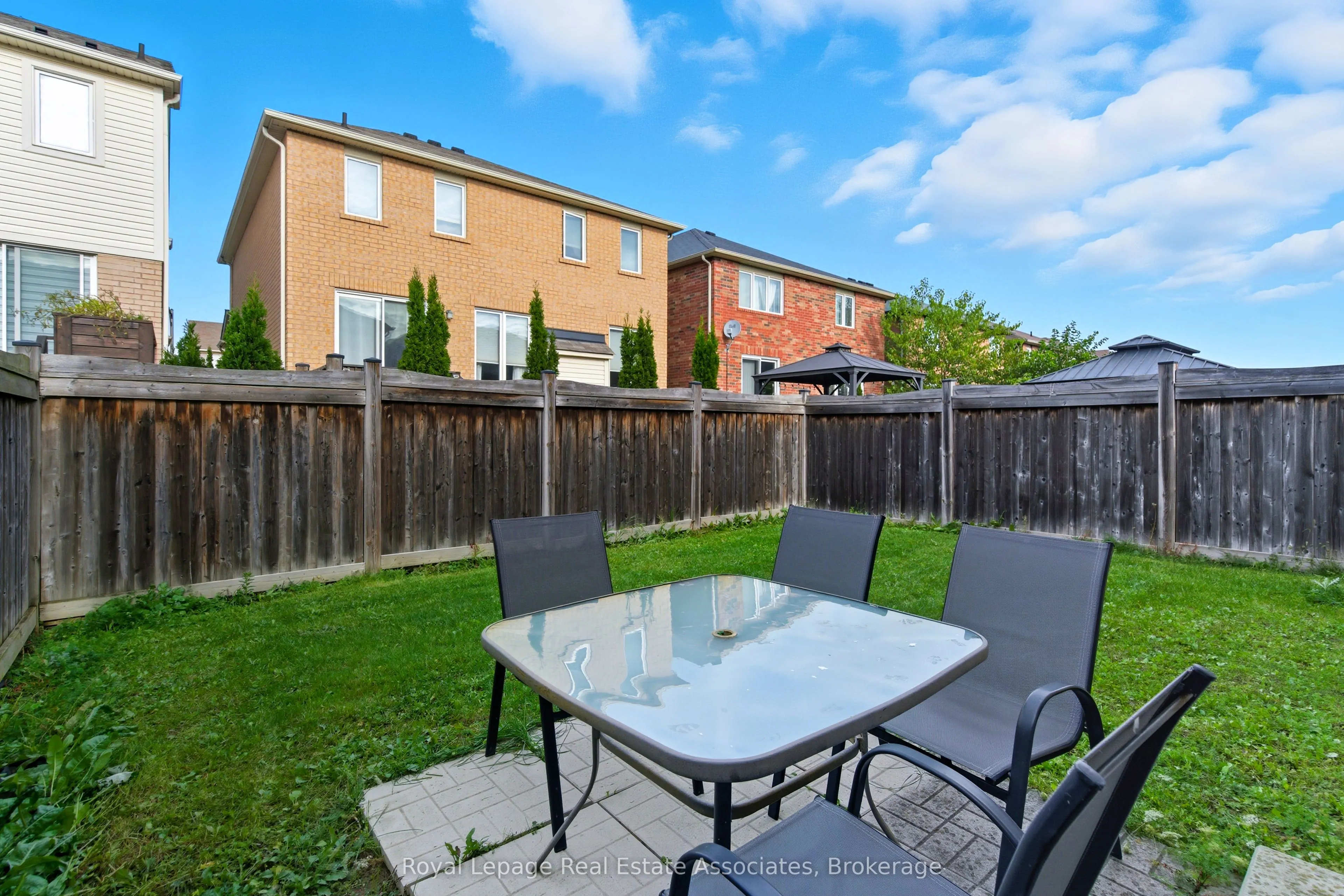 435 Pozbou Crescent
