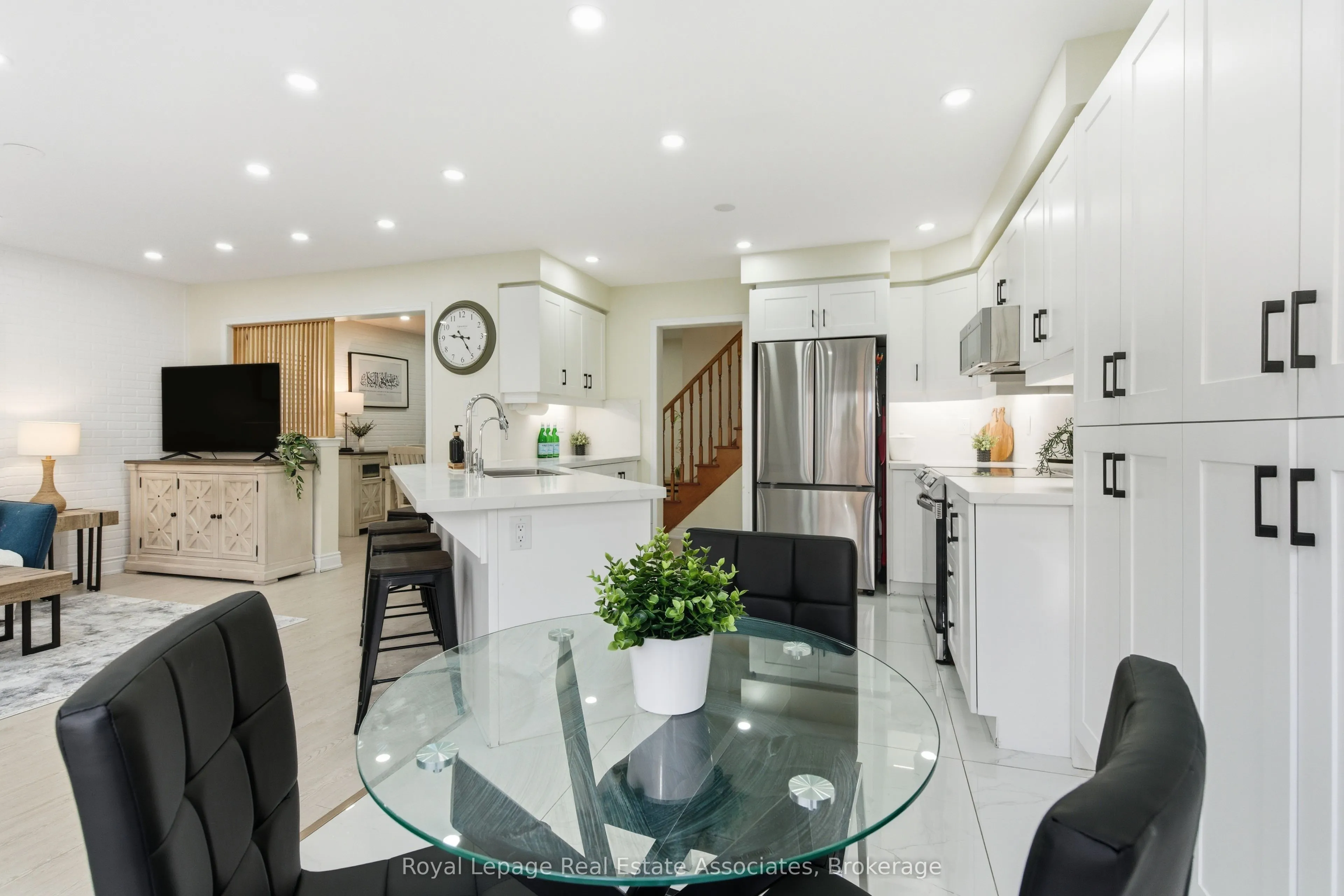 435 Pozbou Crescent