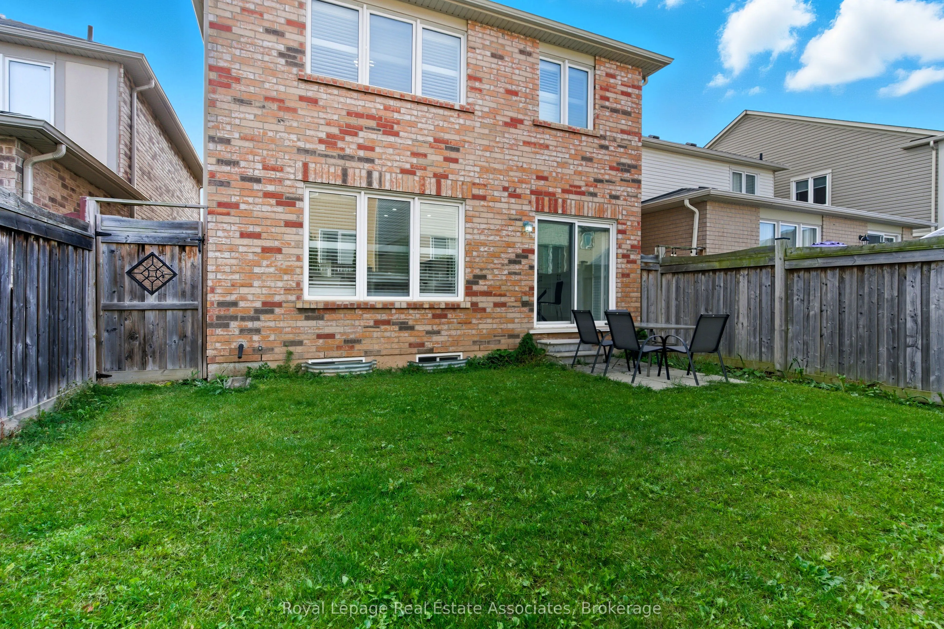435 Pozbou Crescent