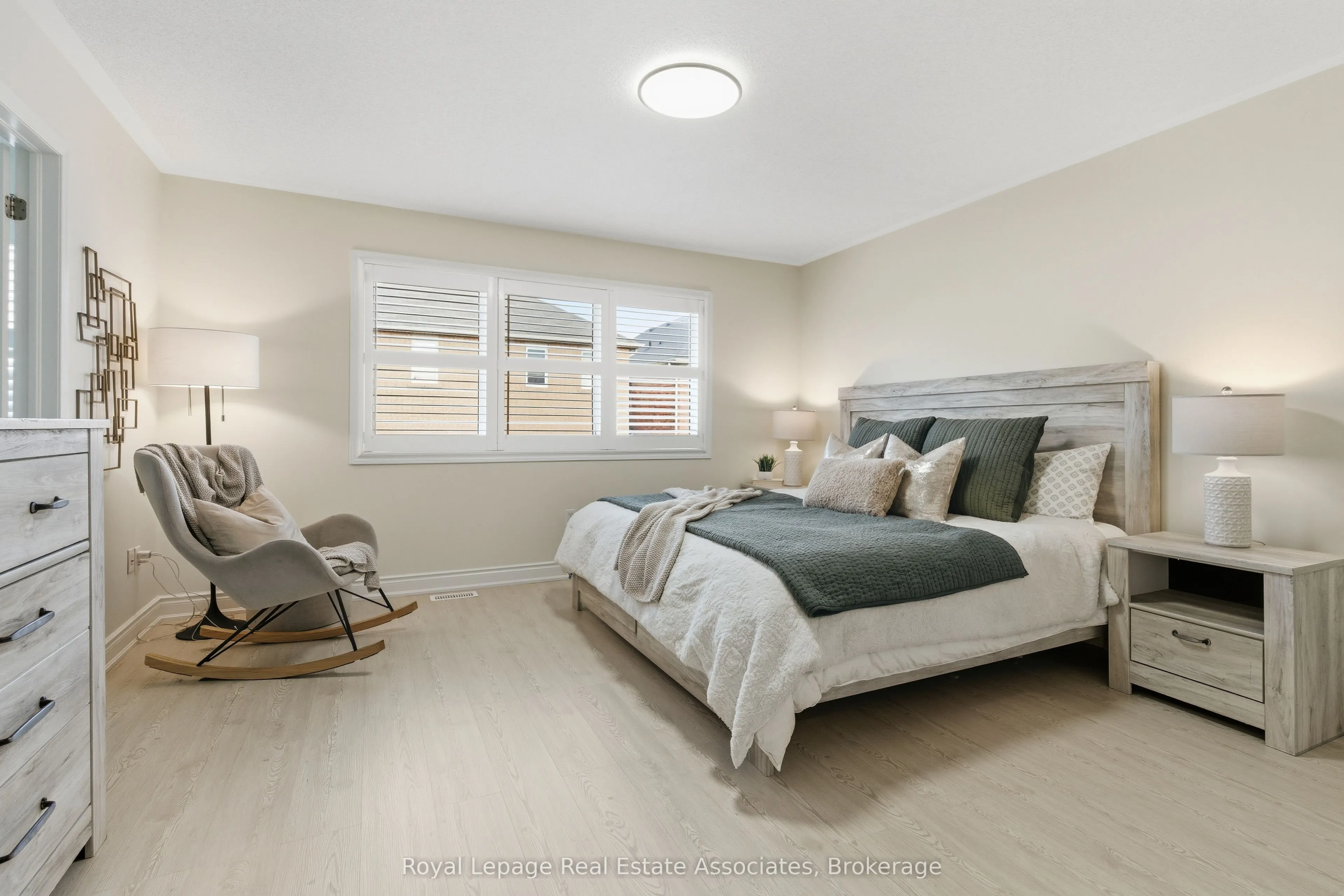 435 Pozbou Crescent