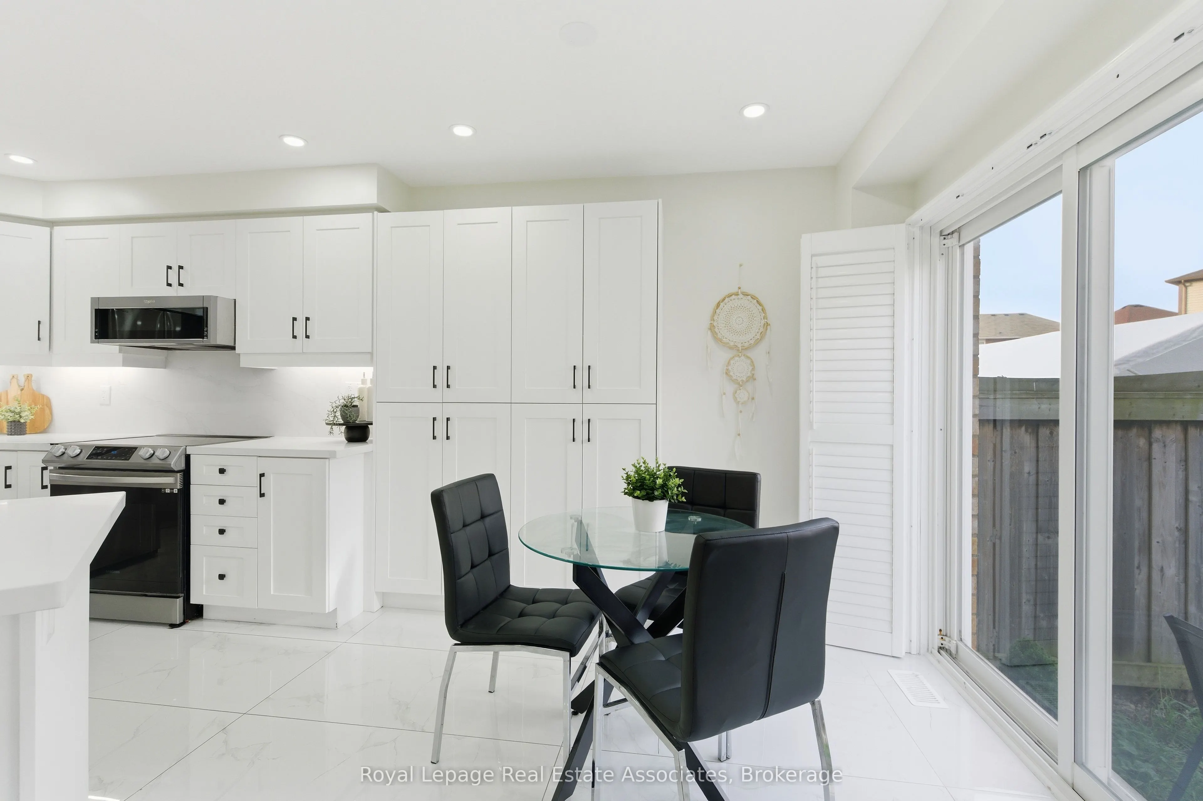 435 Pozbou Crescent