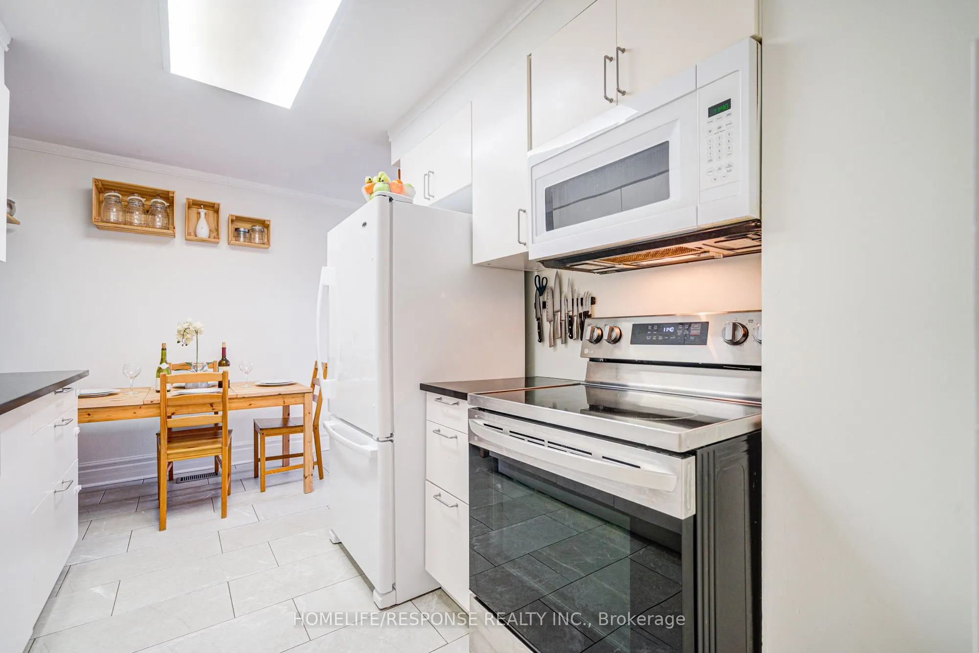 21 DAWSON Crescent, #21