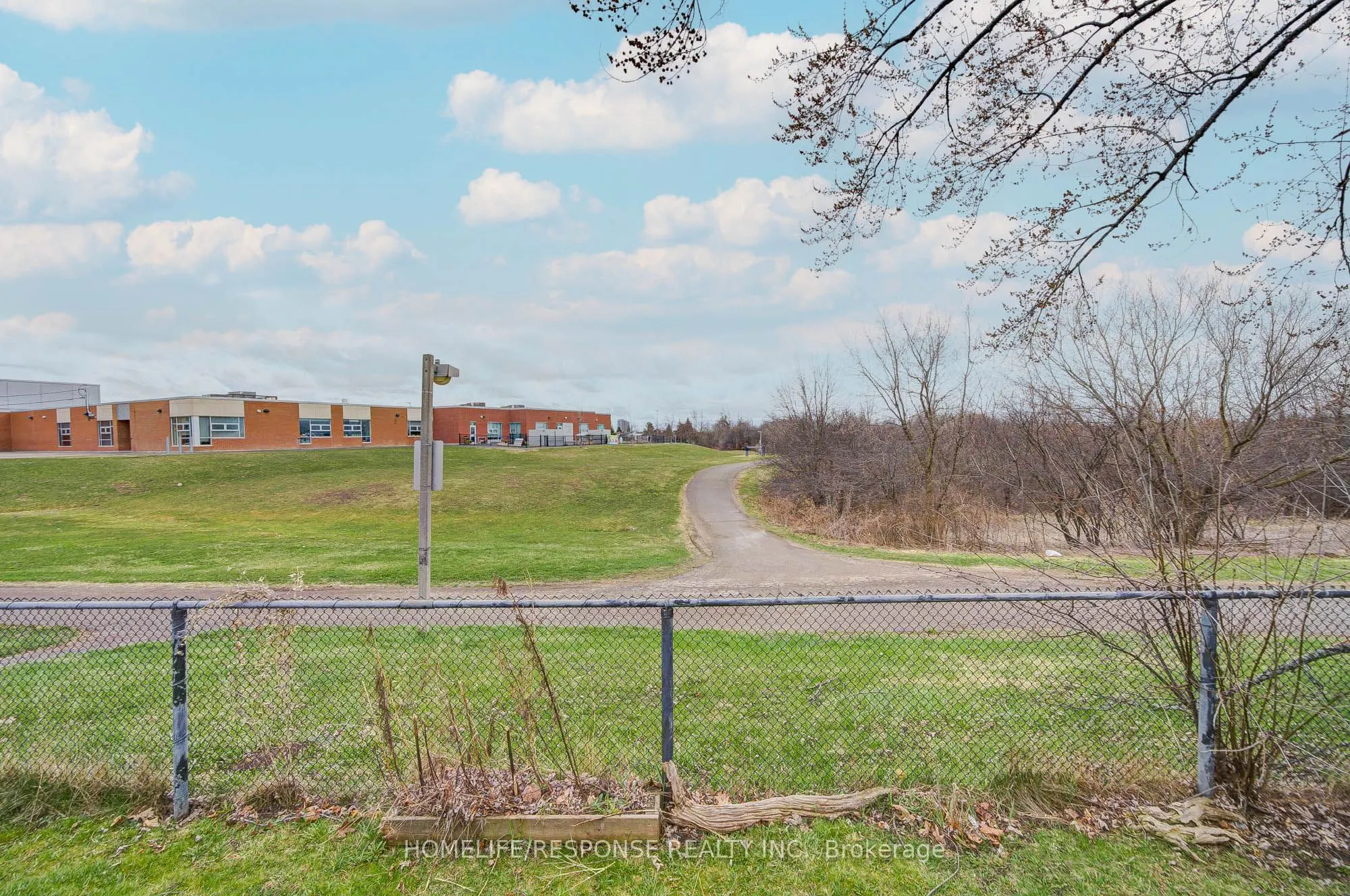 21 DAWSON Crescent, #21