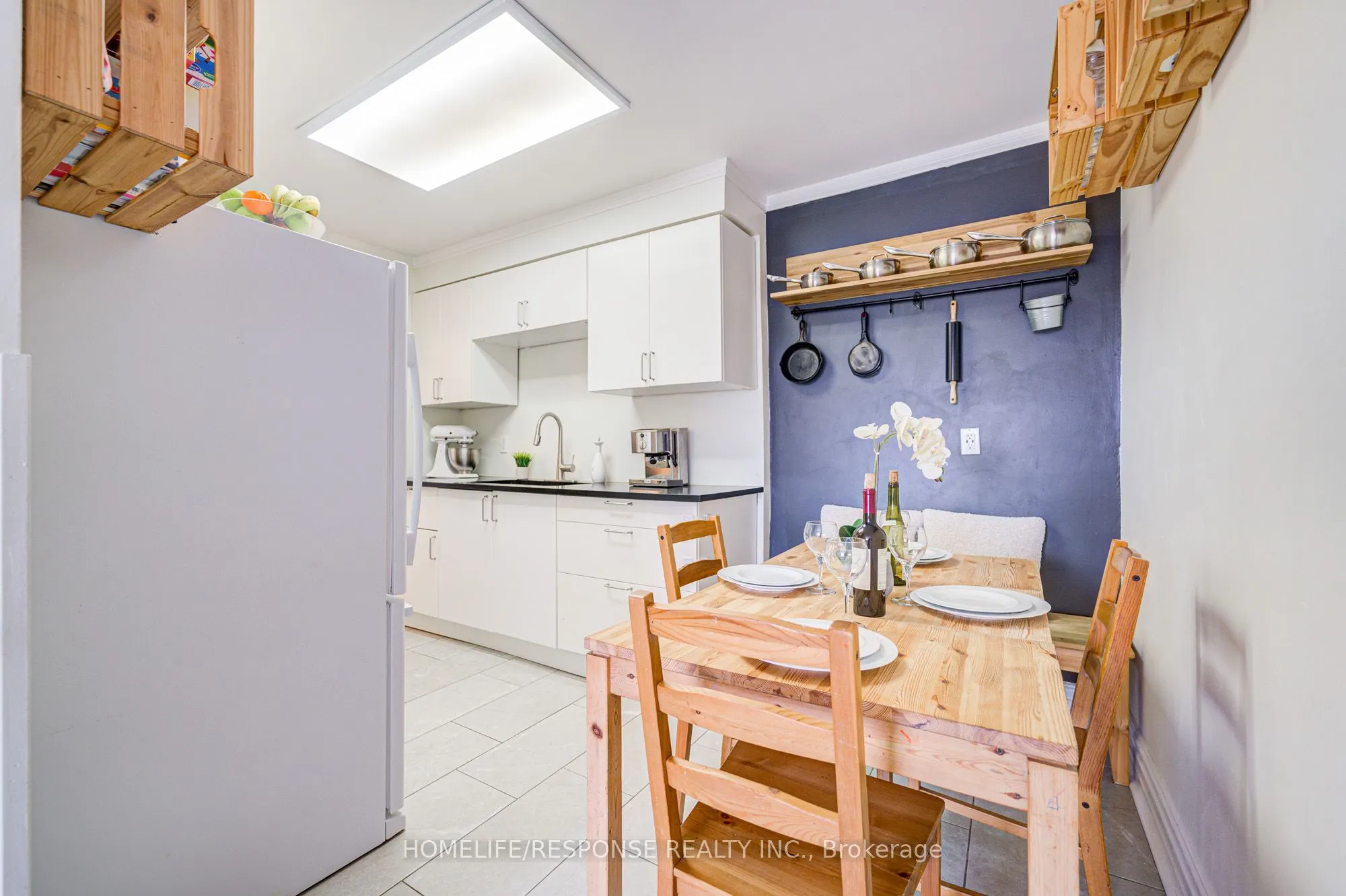 21 DAWSON Crescent, #21