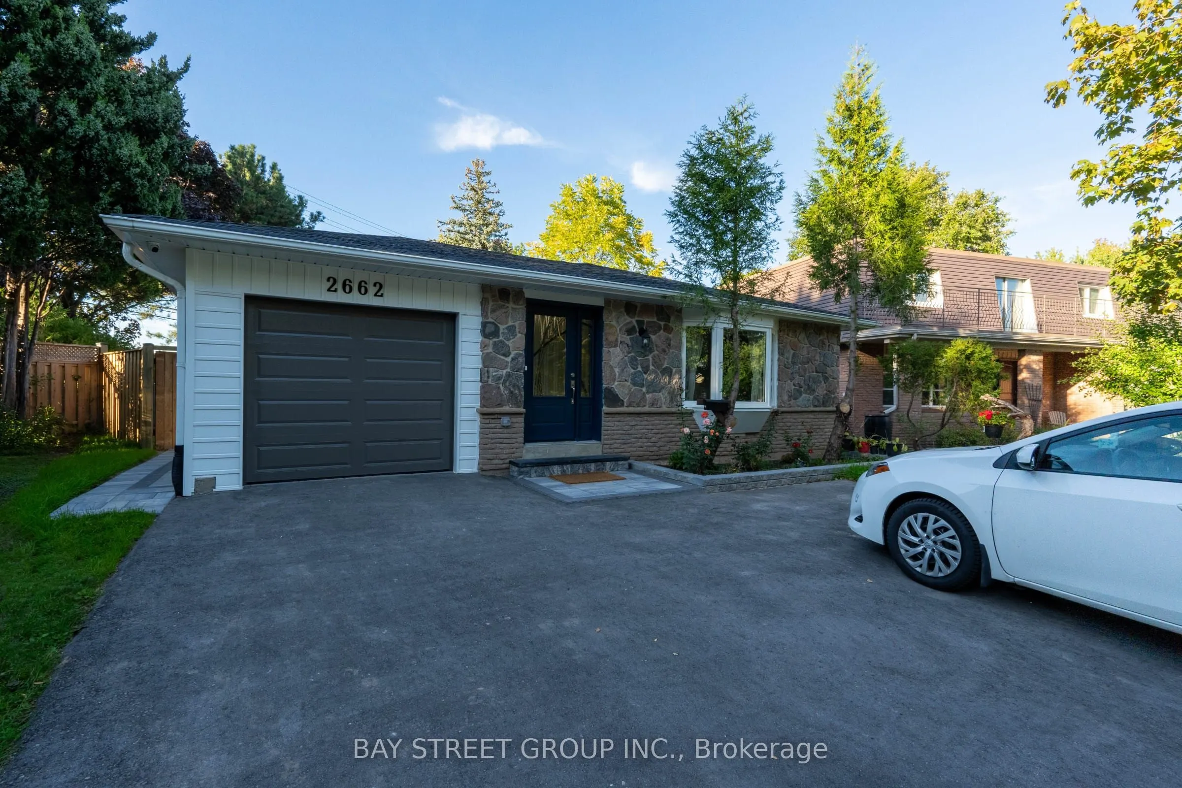 2662 Kinnerton Crescent, #Unit A