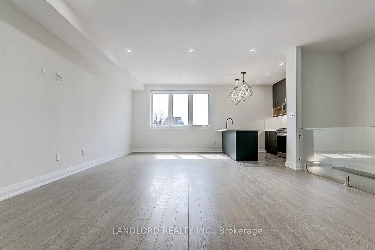 82 Livingstone Avenue, #Upper
