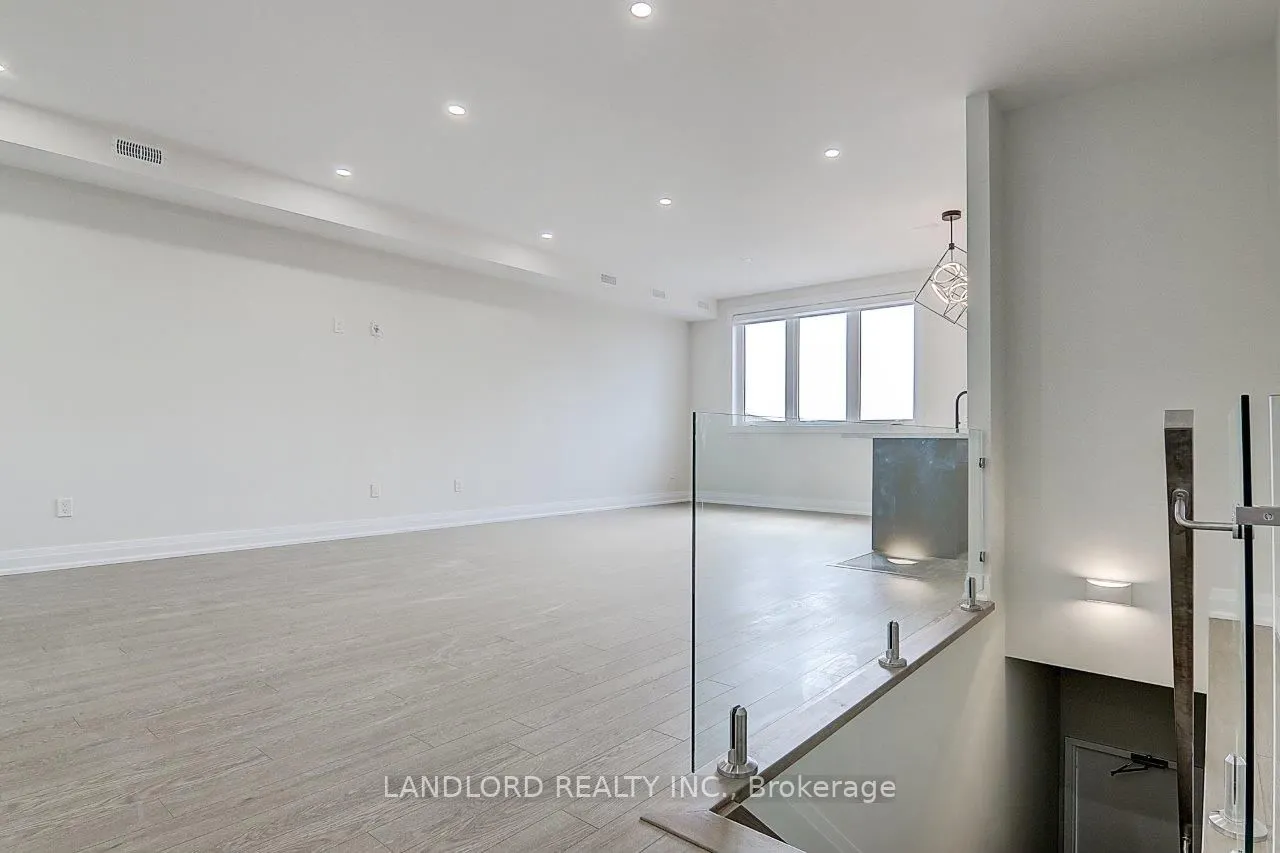 82 Livingstone Avenue, #Upper