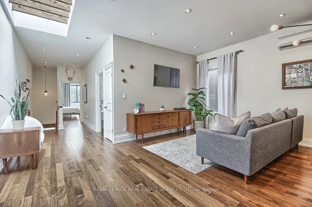 3047 Dundas Street W