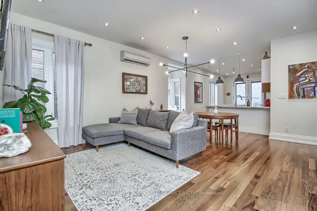 3047 Dundas Street W