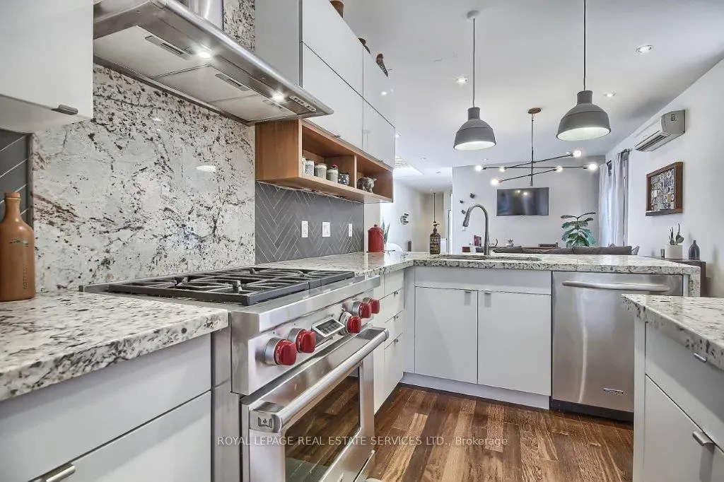 3047 Dundas Street W