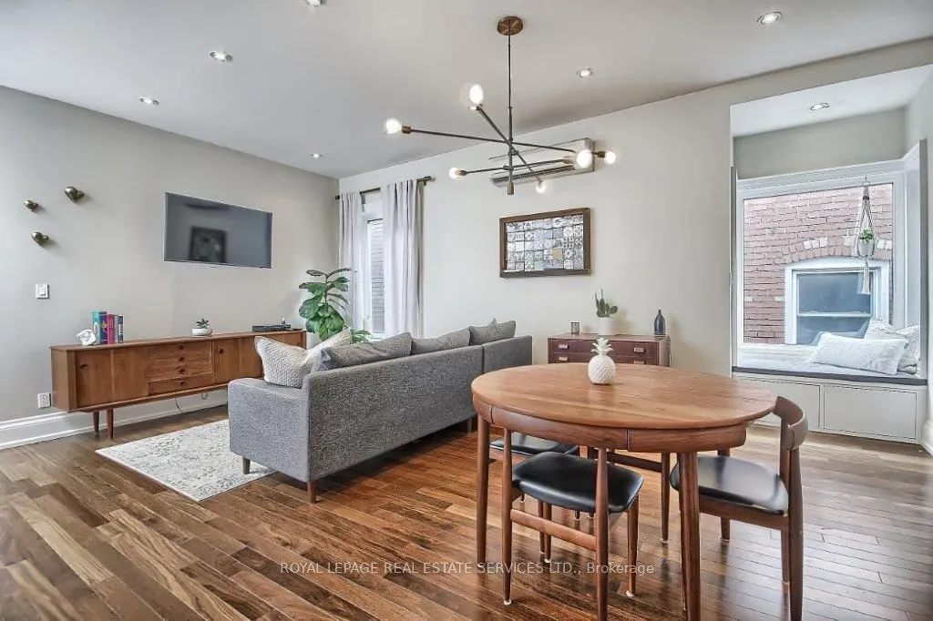 3047 Dundas Street W