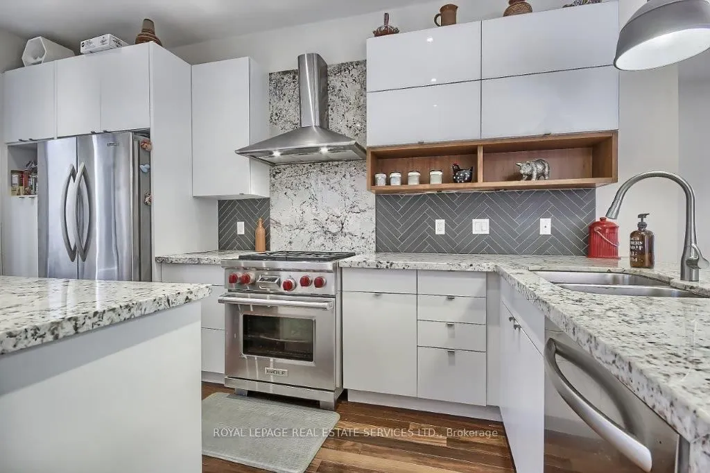 3047 Dundas Street W