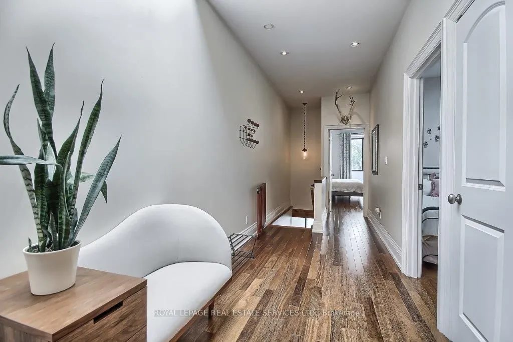 3047 Dundas Street W
