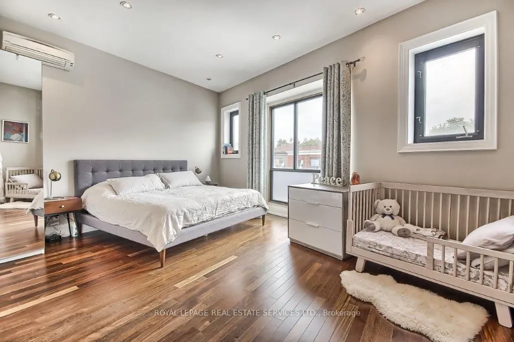 3047 Dundas Street W