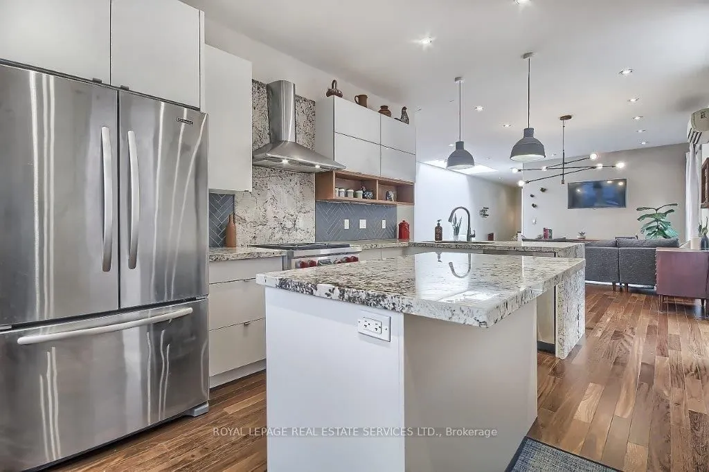 3047 Dundas Street W