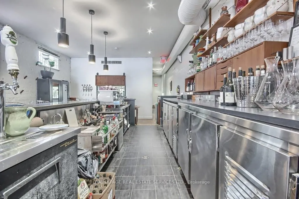 3047 Dundas Street W