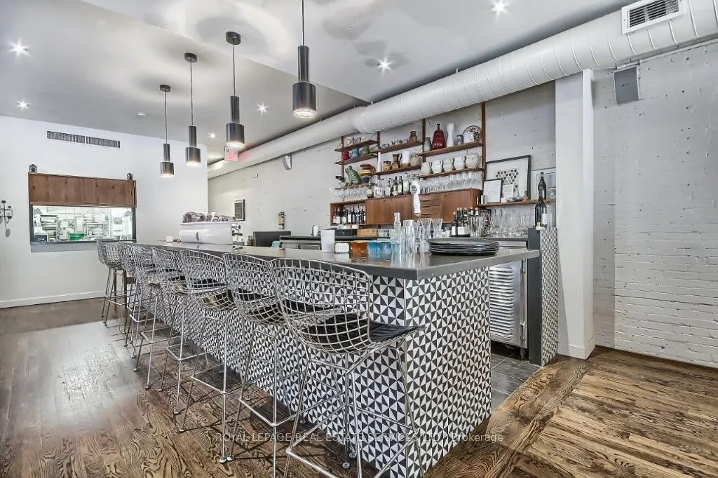 3047 Dundas Street W