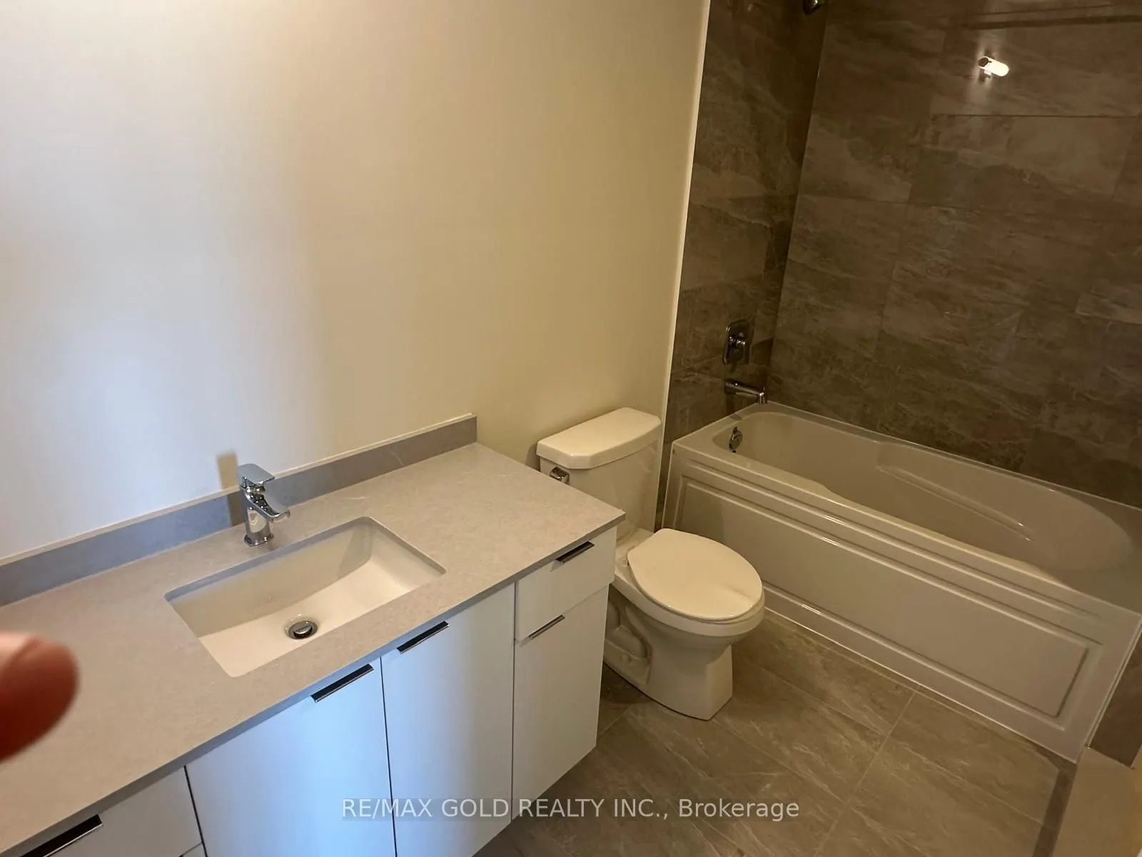 15 Watergarden Drive, #3701
