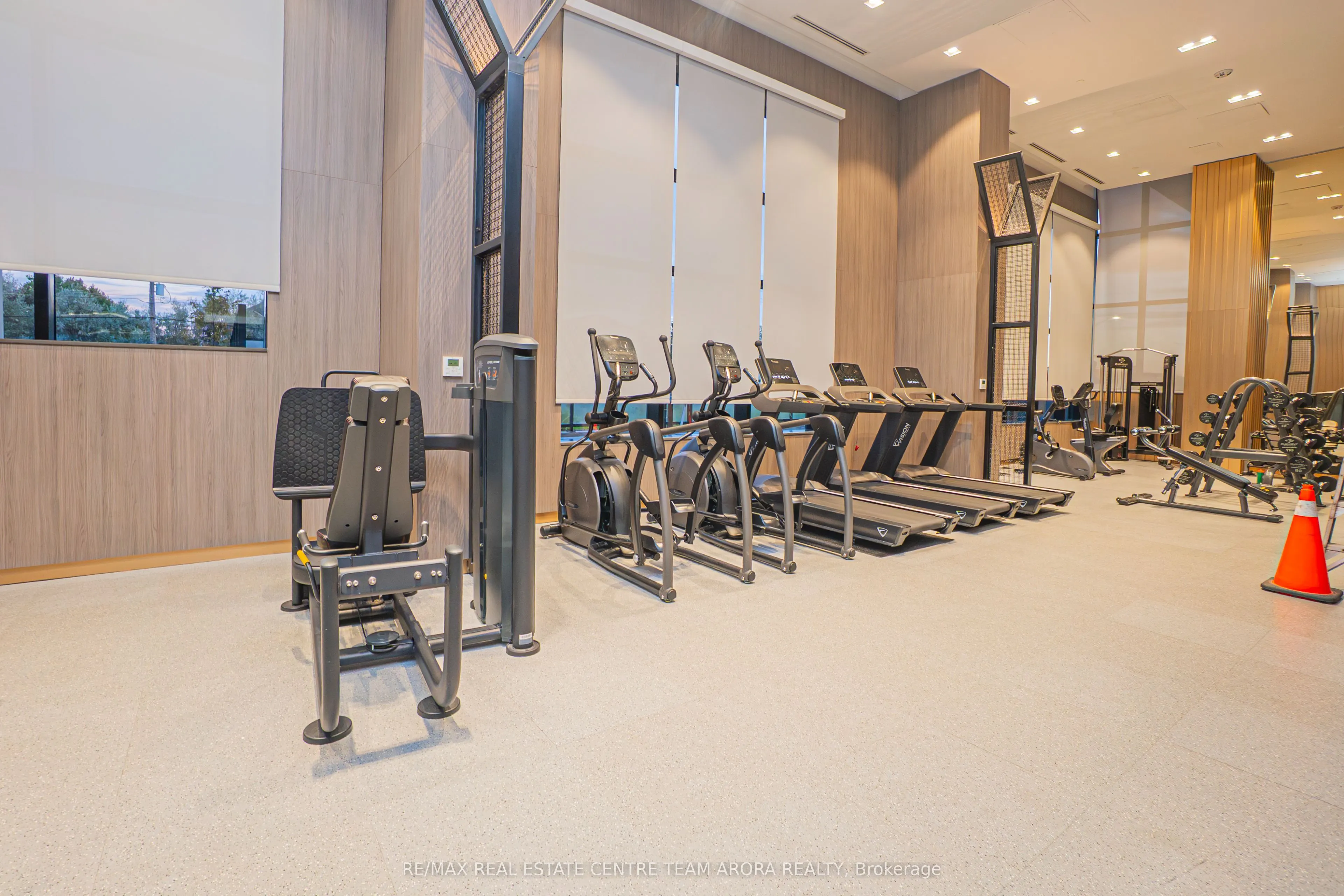 395 Dundas Street W, #219