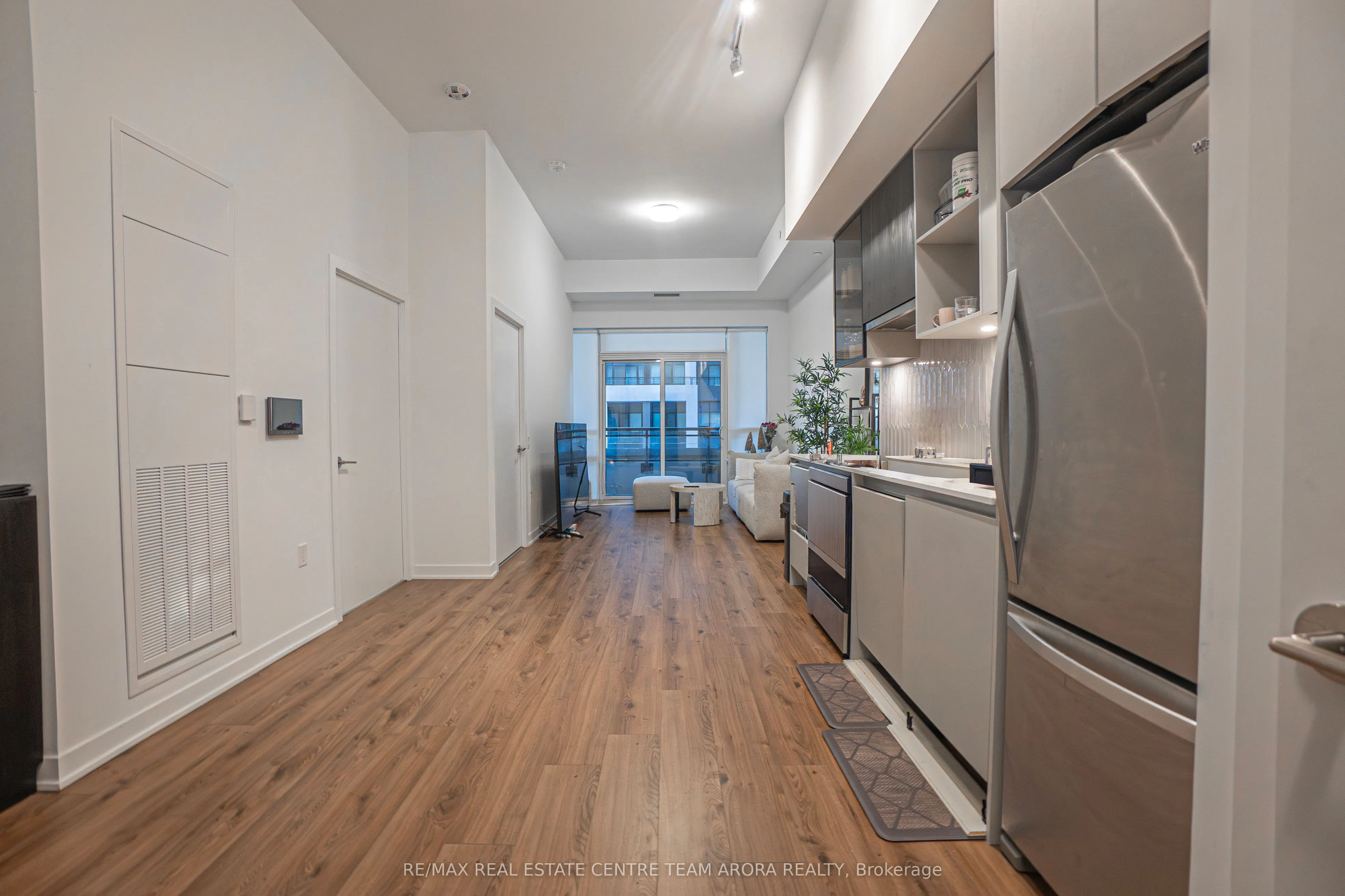 395 Dundas Street W, #219
