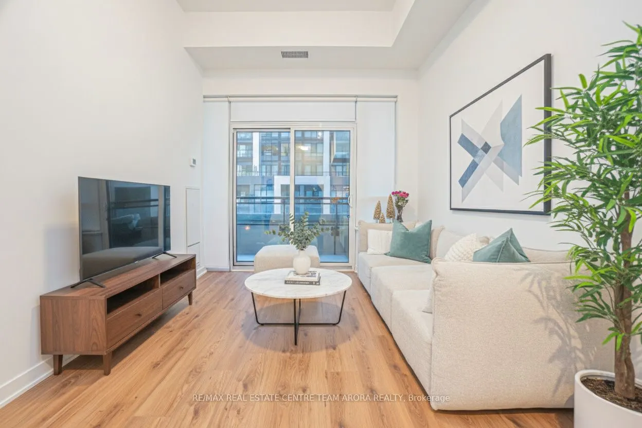 395 Dundas Street W, #219