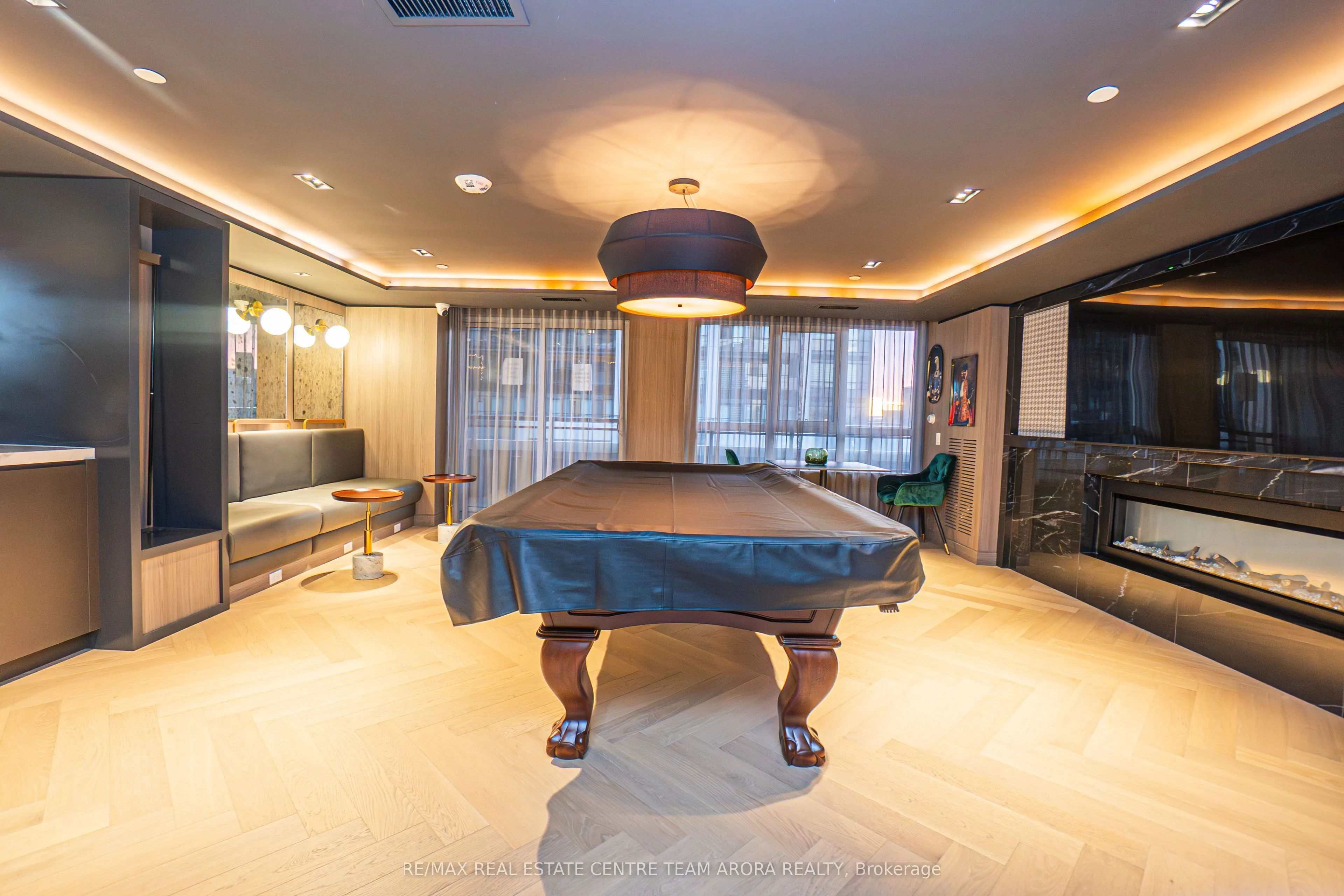 395 Dundas Street W, #219