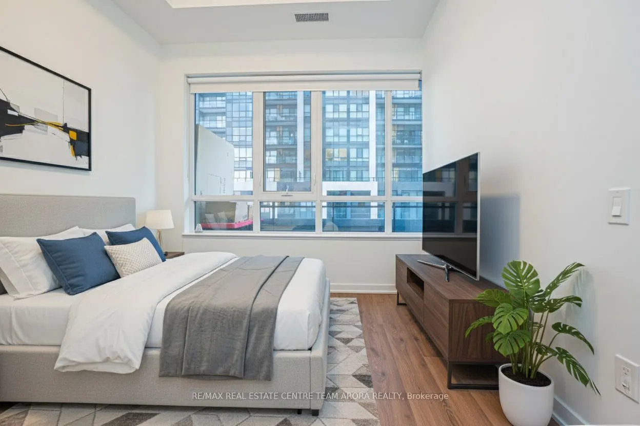 395 Dundas Street W, #219