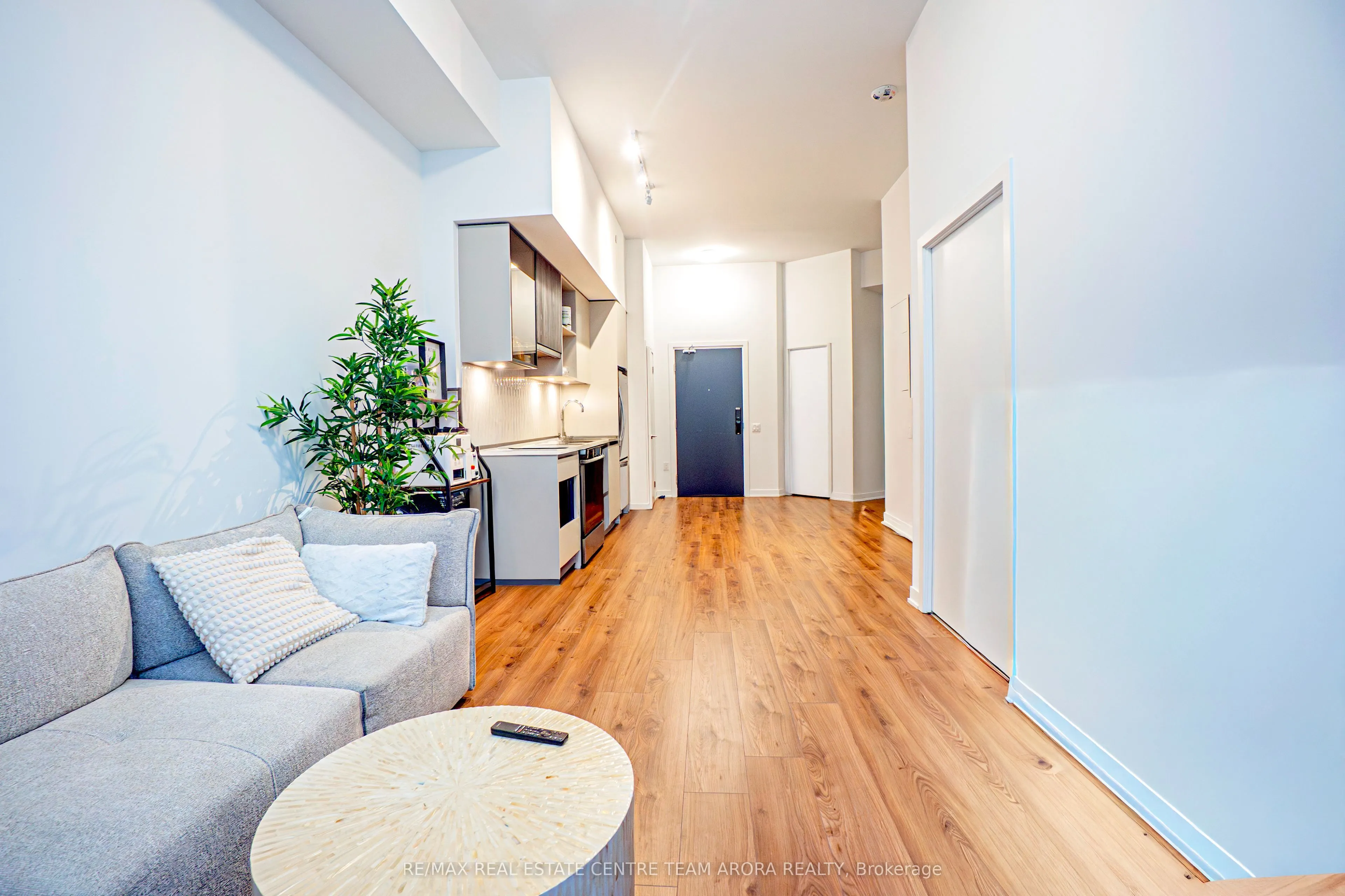 395 Dundas Street W, #219