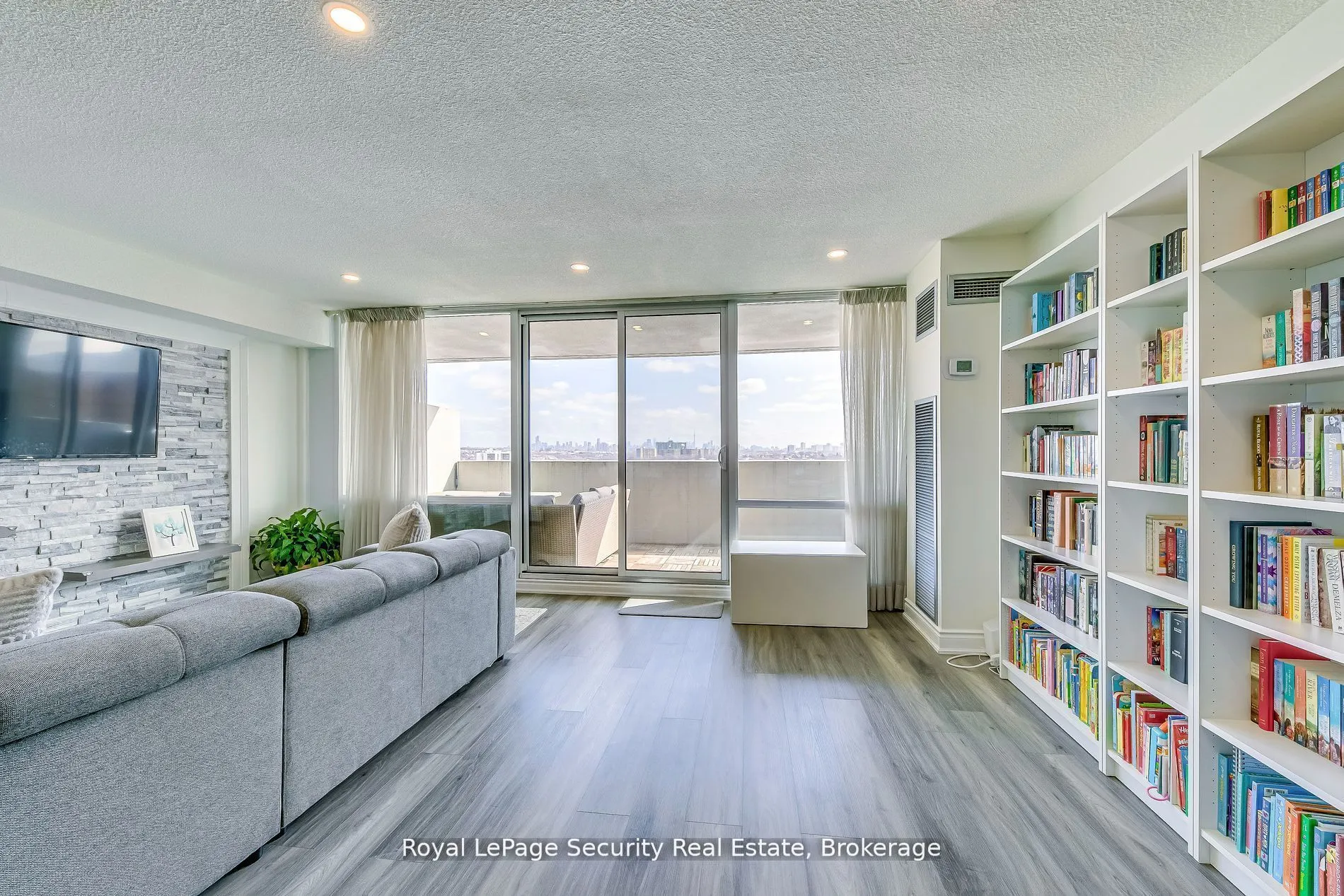 260 Scarlett Road, #2005