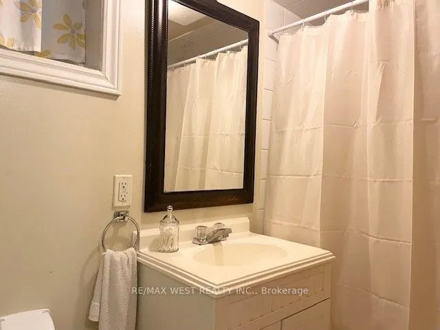 328 Caledonia Road, #Lower