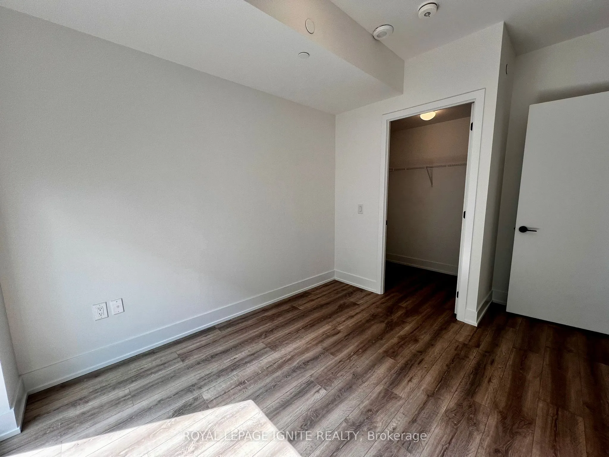 2450 Old Bronte Road, #518