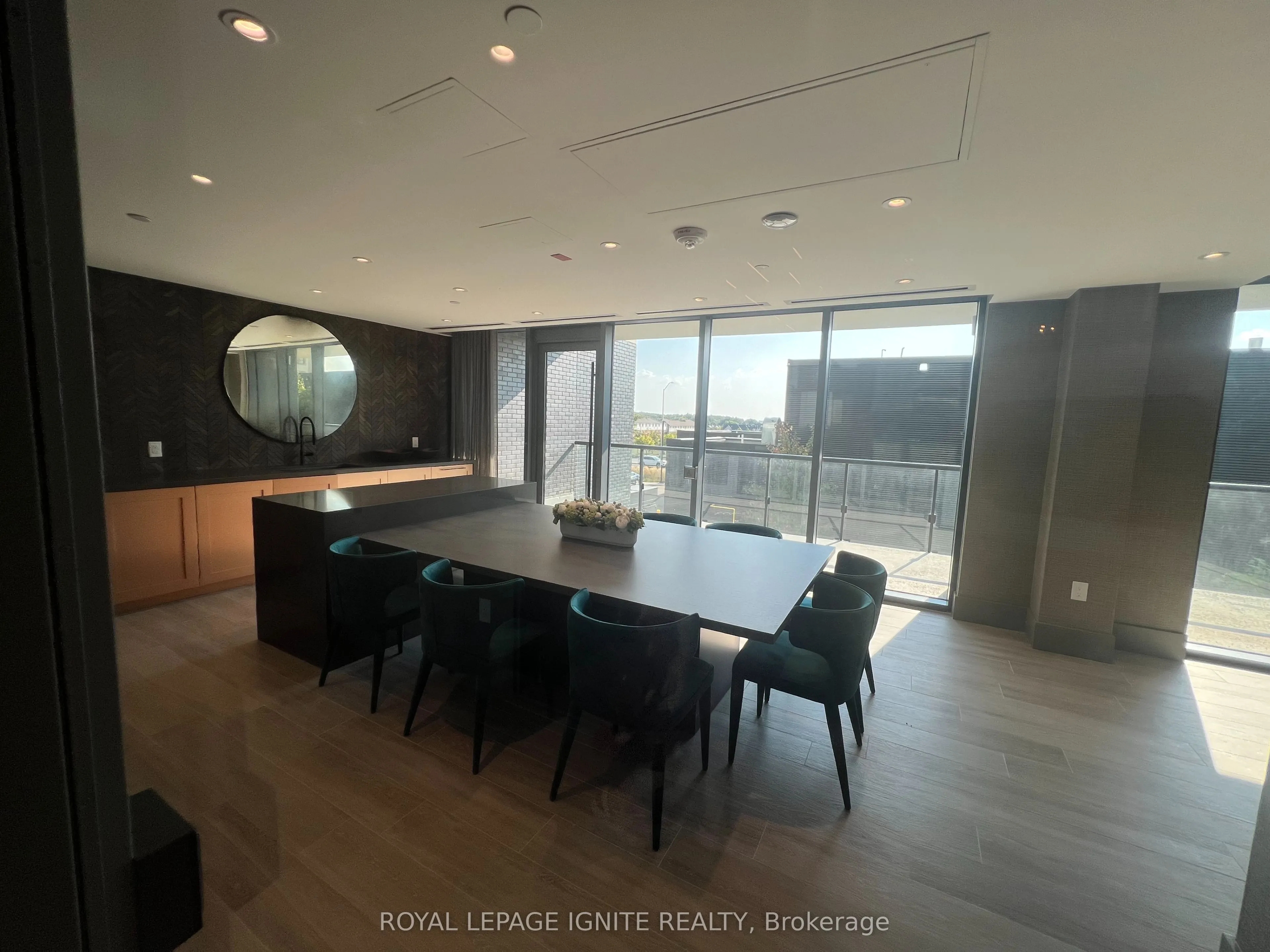 2450 Old Bronte Road, #518
