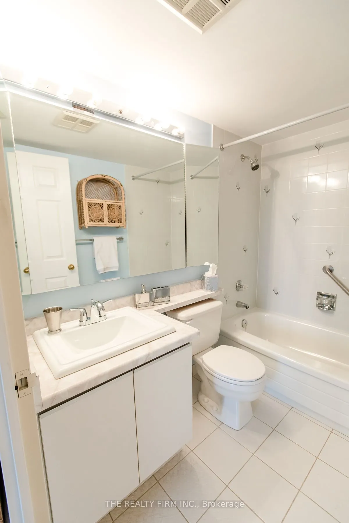 100 County Court Boulevard, #406