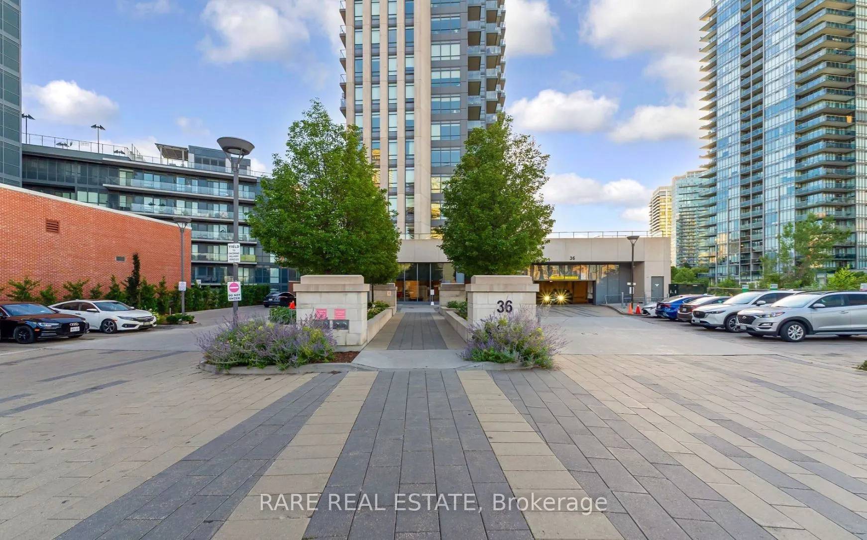 36 Park Lawn Road, #2102