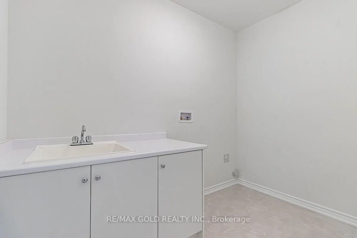 7 Dolomite Drive