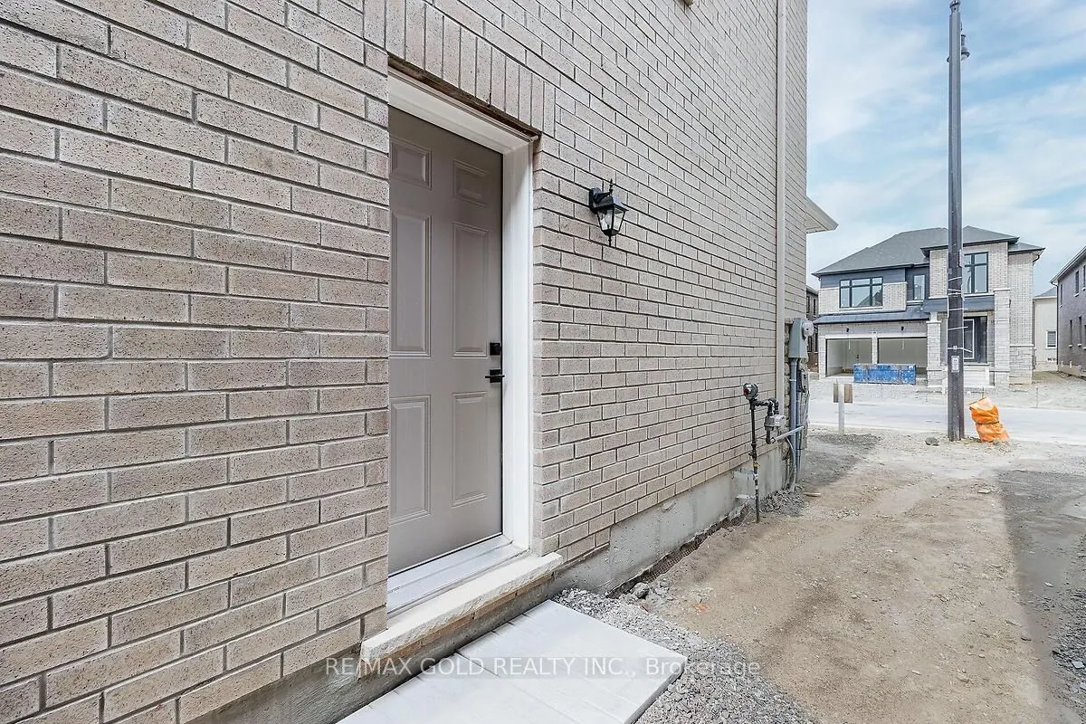 7 Dolomite Drive