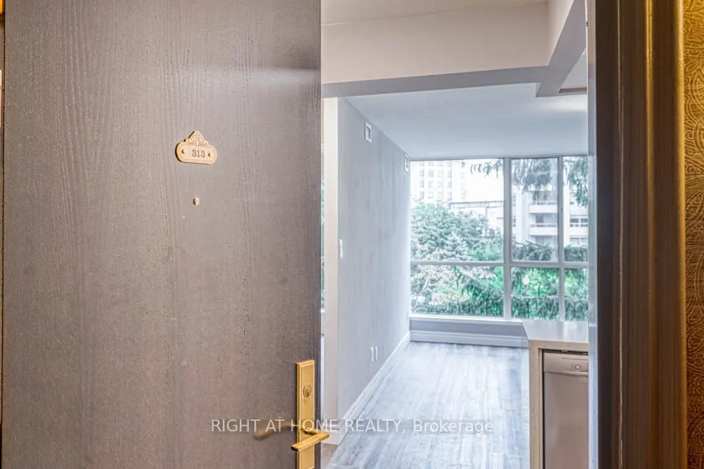 55 Kingsbridge Garden Circle, #313