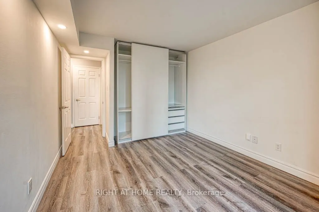 55 Kingsbridge Garden Circle, #313