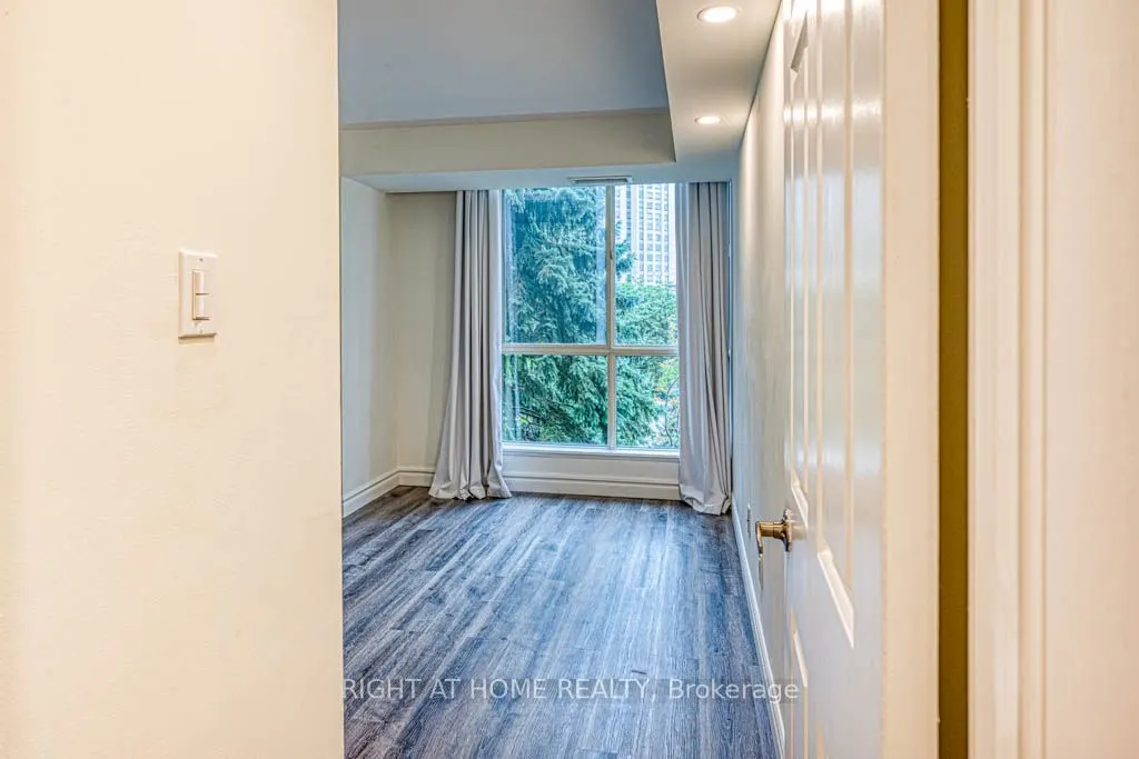 55 Kingsbridge Garden Circle, #313