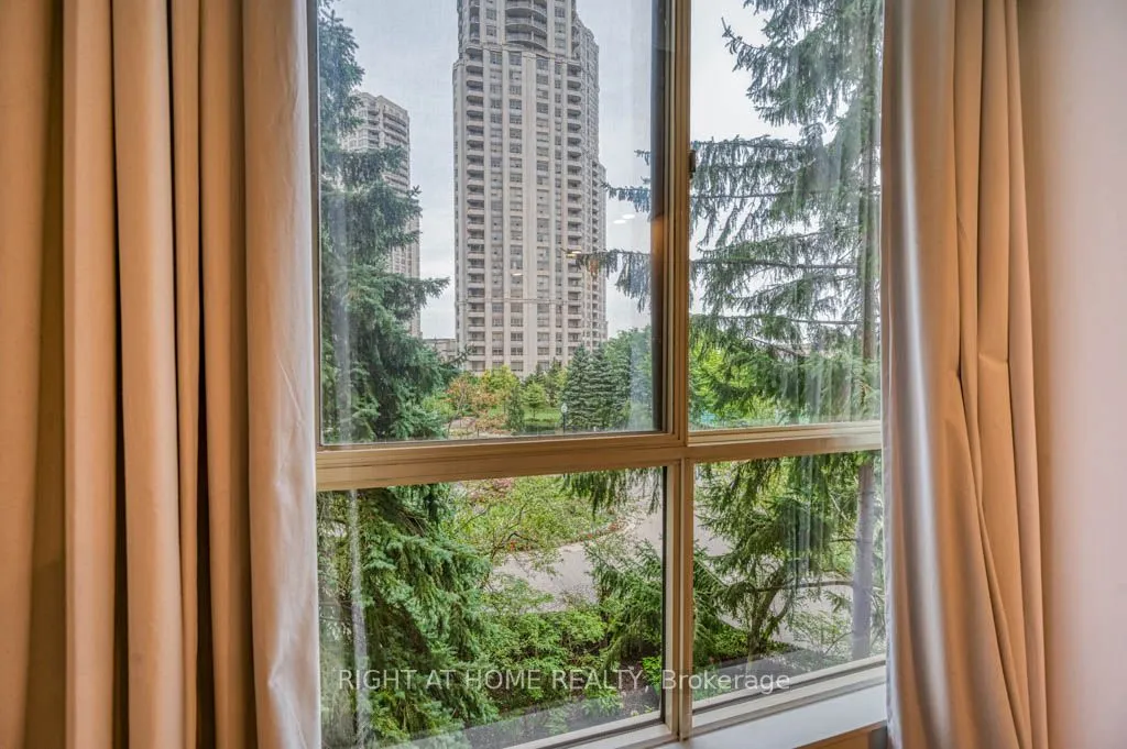 55 Kingsbridge Garden Circle, #313