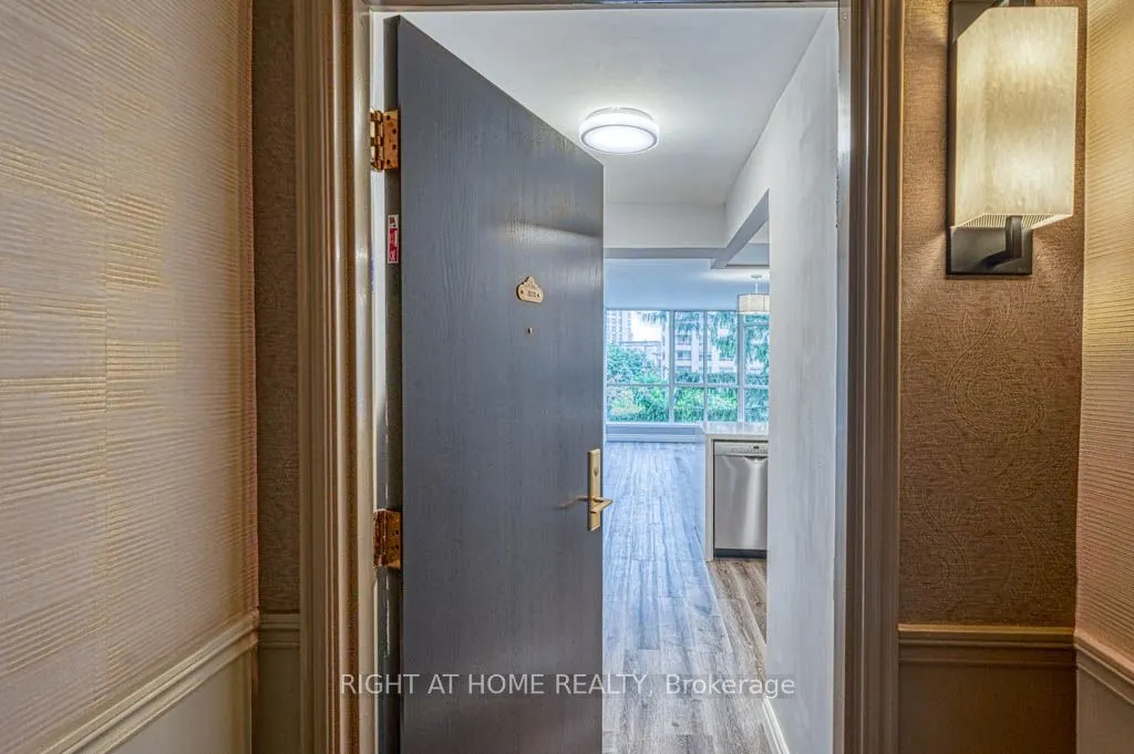 55 Kingsbridge Garden Circle, #313