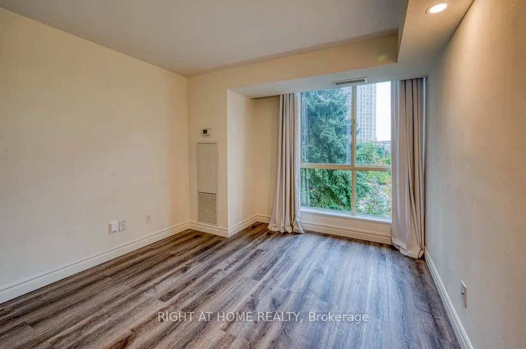 55 Kingsbridge Garden Circle, #313