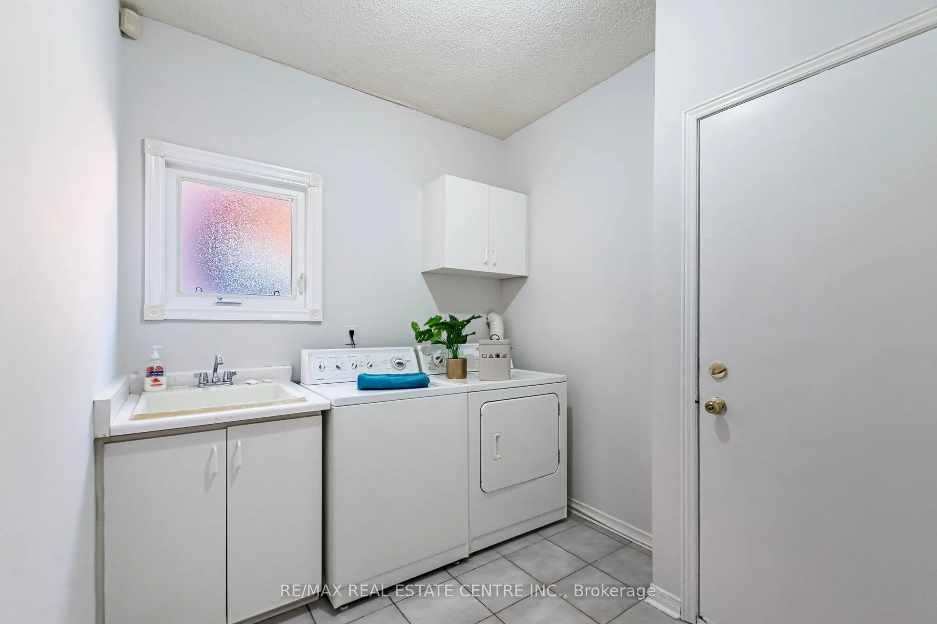 963 Summerbreeze Court