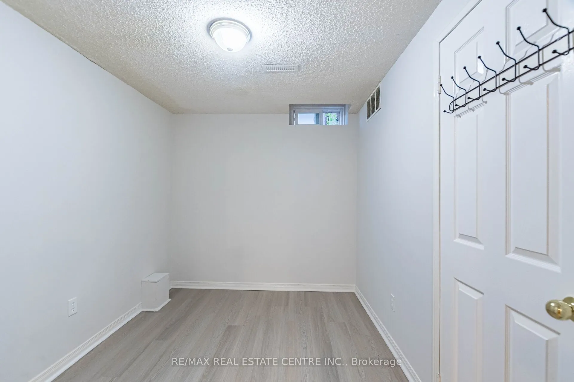 963 Summerbreeze Court