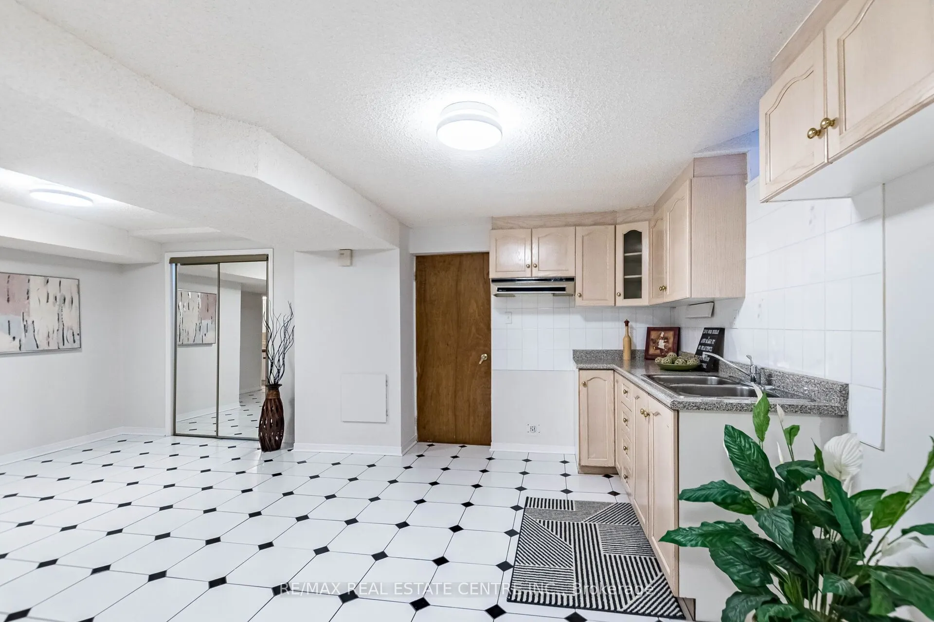 963 Summerbreeze Court