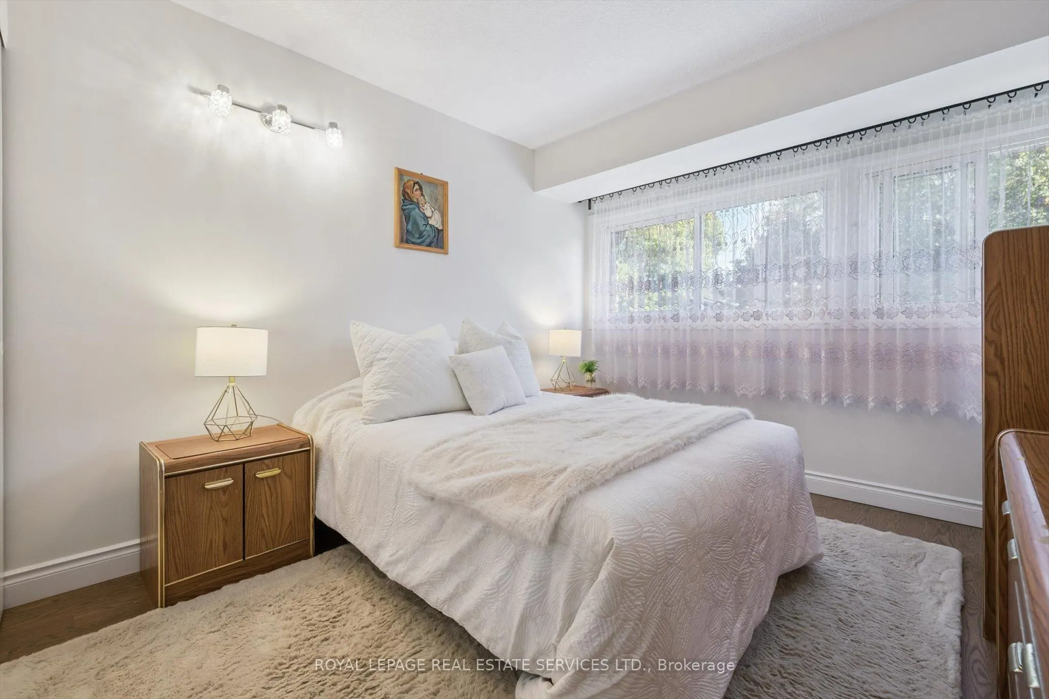 915 Inverhouse Drive, #24