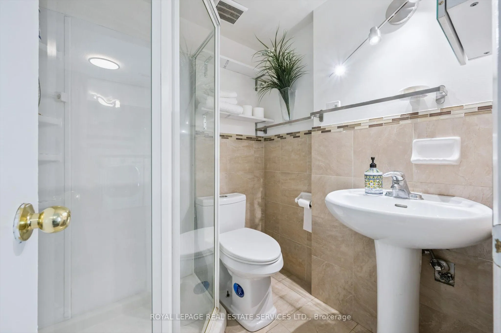 915 Inverhouse Drive, #24