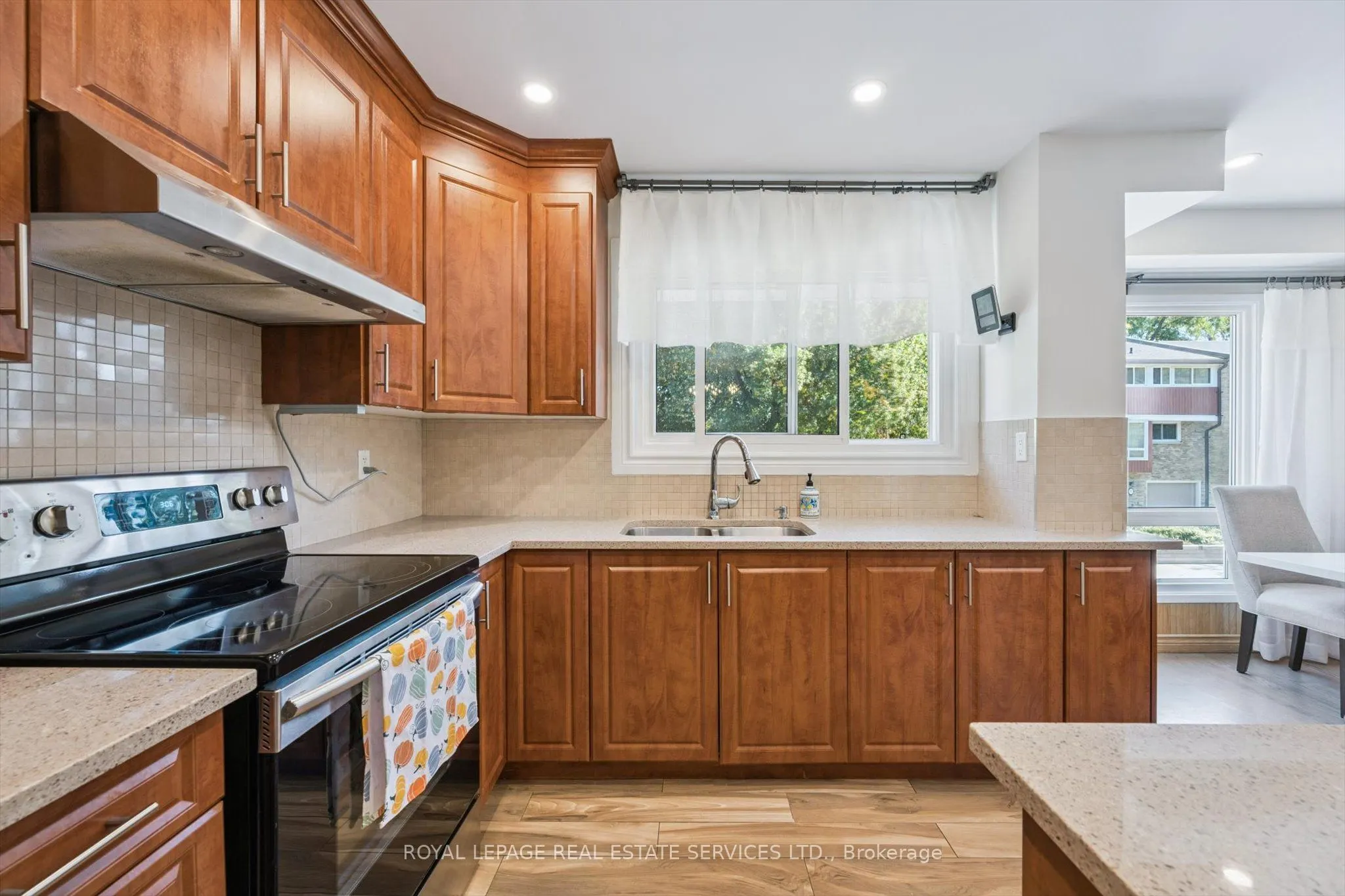 915 Inverhouse Drive, #24